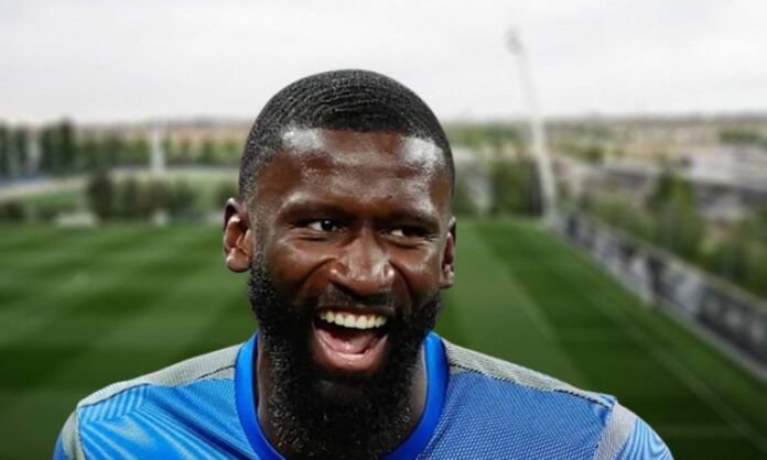 Antonio Rüdiger y un campo de la Ciudad Real Madrid, Valdebebas.