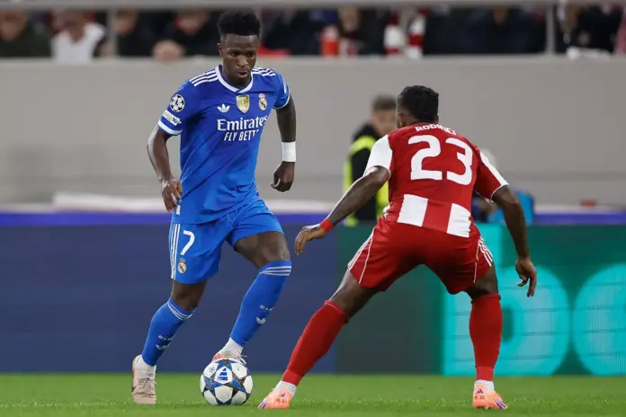  Vinicius vuelve a latir: exhibición sin gol ante Olympiacos

