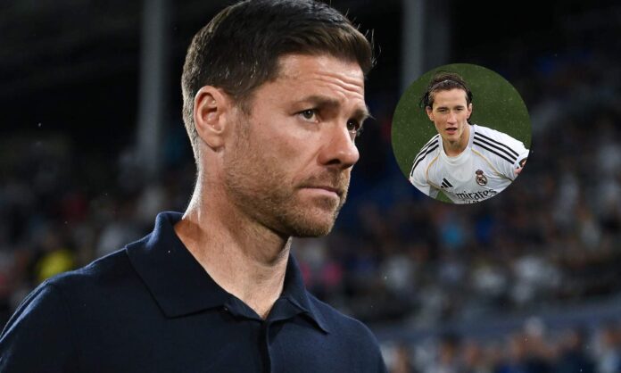 Xabi Alonso en un partido del Real Madrid y una foto de Joan Martínez.