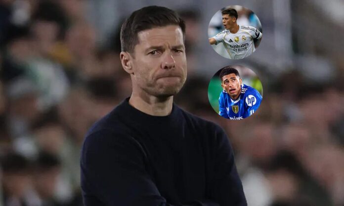 Xabi Alonso y una foto de Arda Güler y Jude Bellingham. 