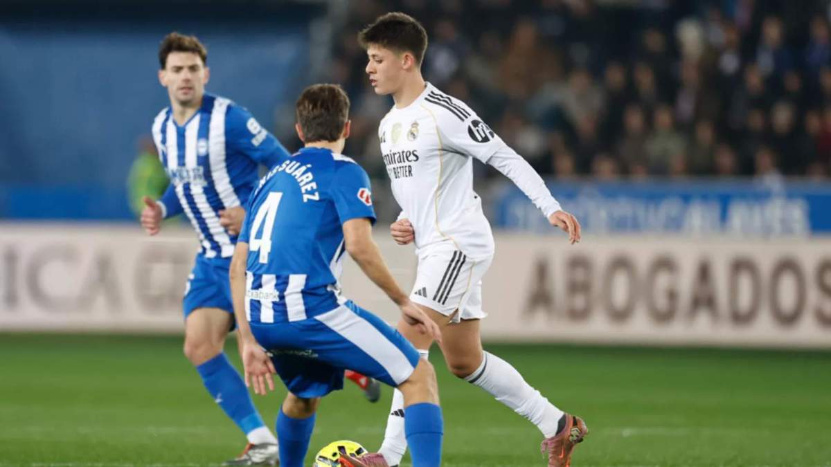 Arda Güler durante el partido ante el Alavés