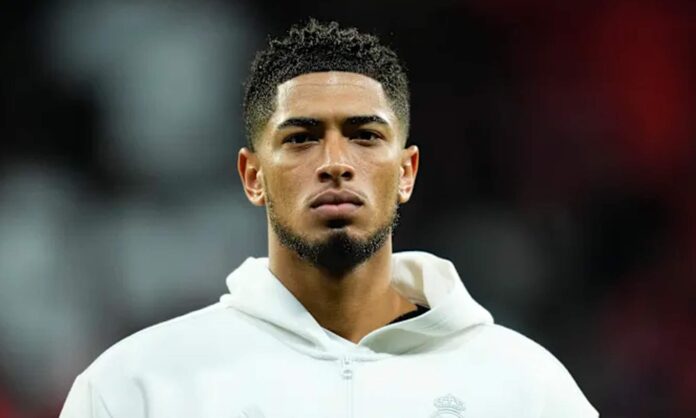 Jude Bellingham antes de jugar un partido con el Real Madrid.