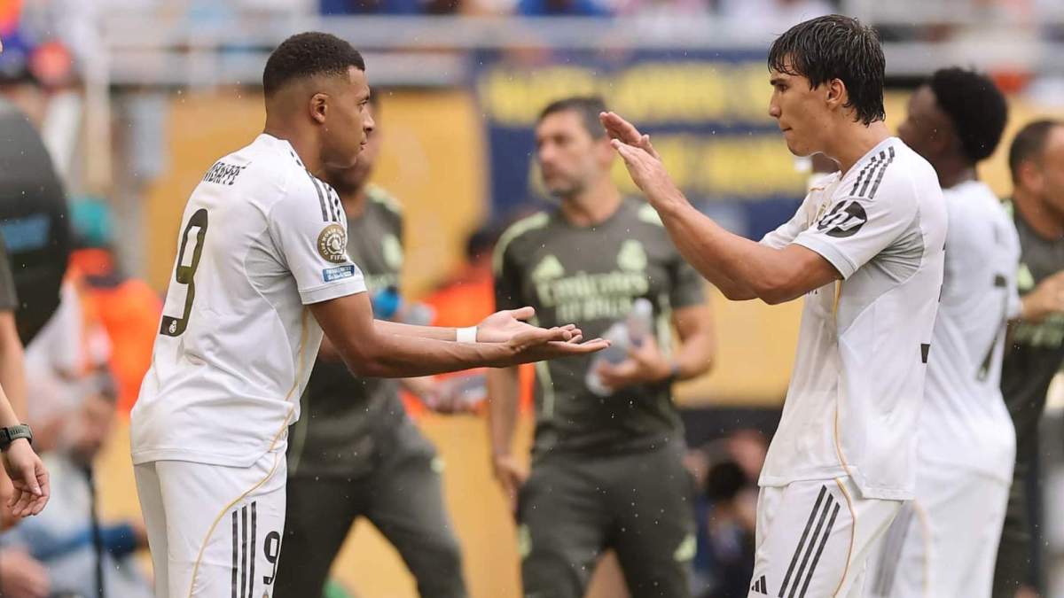 Kylian Mbappé y Gonzalo García, durante un partido del Madrid en el Mundial de Clubes.