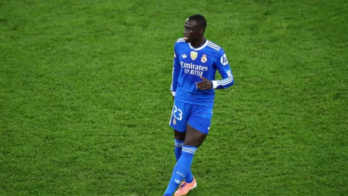 Ferland Mendy durante el partido contra el Olympiacos