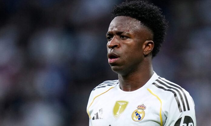 Vinícius Júnior disputando un partido con el Real Madrid. 