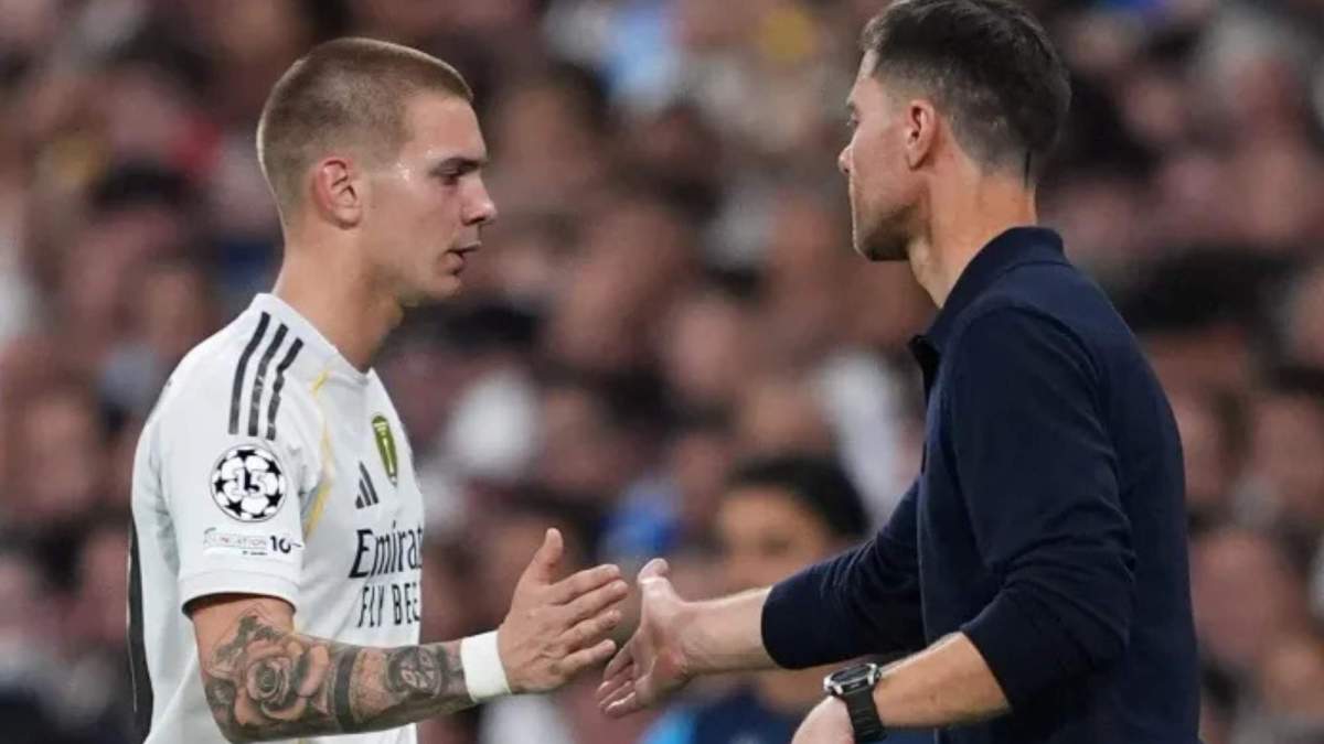 Franco Mastantuono saludando a Xabi Alonso