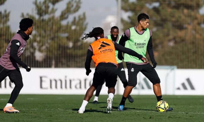 Jugadores del Real Madrid en el entrenamiento de hoy. 
