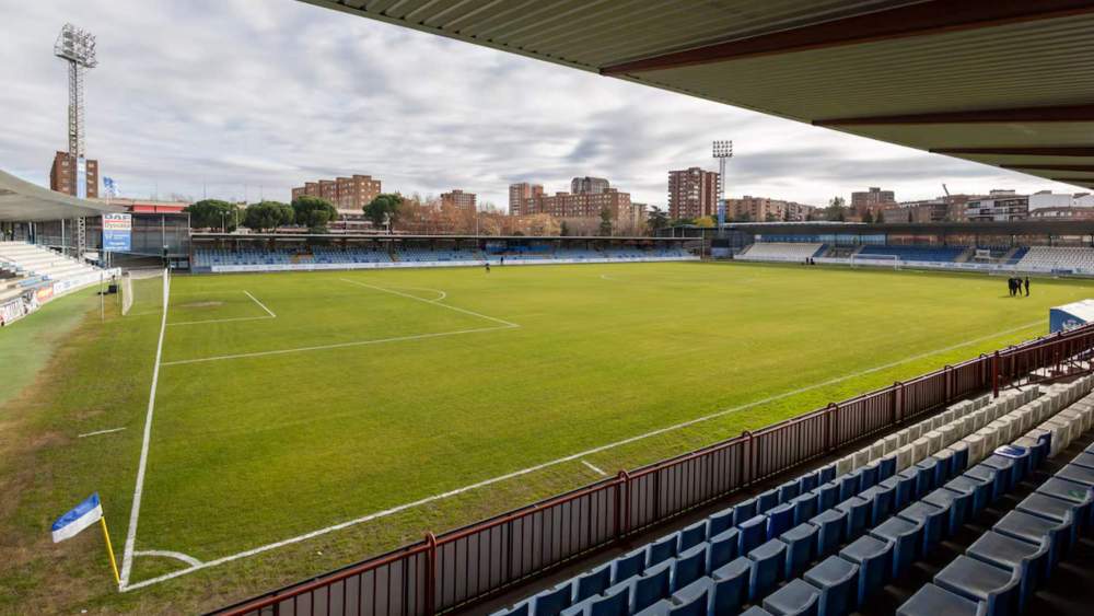 El Real Madrid visita El Prado por vez primera en su historia para enfrentarse al Talavera en los dieciseisavos de final de la Copa del Rey. El Real Madrid visita El Prado por vez primera en su historia para enfrentarse al Talavera en los dieciseisavos de final de la Copa del Rey.