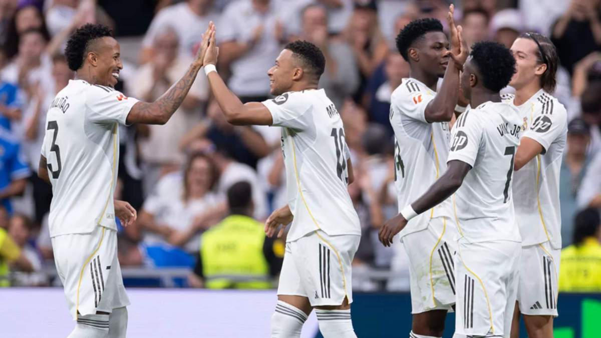 Jugadores del Real Madrid celebrando un gol ante el Barça
