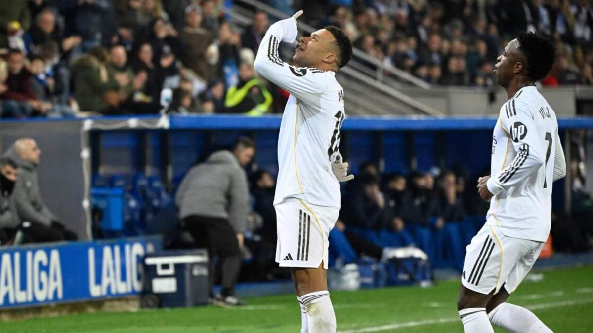 Kylian Mbappé, celebrando el gol que le marcó al Alavés en el primer tiempo. Kylian Mbappé, celebrando el gol que le marcó al Alavés en el primer tiempo.
