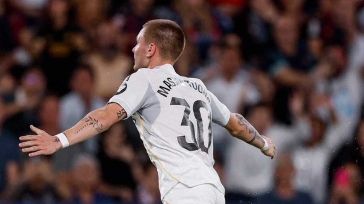 Franco Mastantuono celebrando su primer gol con el Real Madrid