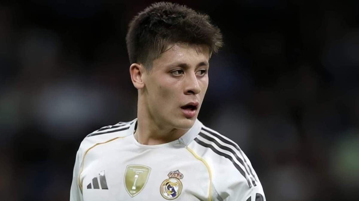 Arda Güler jugando un partido con el Real Madrid.