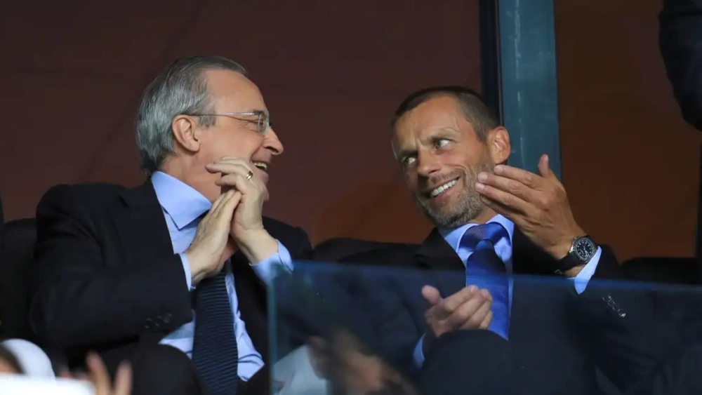 Florentino Pérez y Ceferín teniendo una charla.