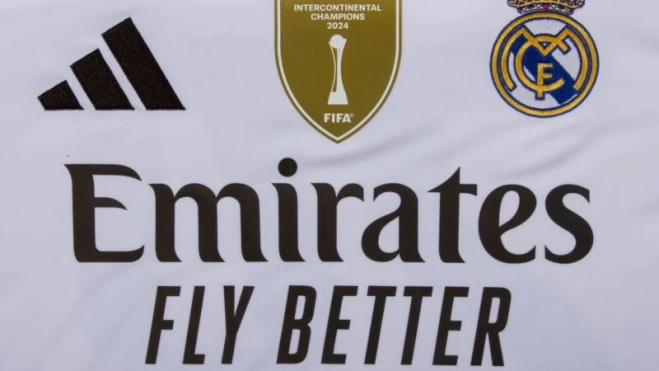 Camiseta del Real Madrid y el parche de campeón intercontinental. Camiseta del Real Madrid y el parche de campeón intercontinental.