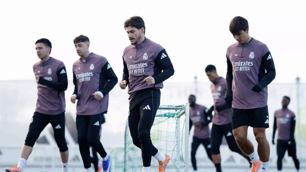 Jugadores del Real Madrid ejercitándose en el entrenamiento de hoy Jugadores del Real Madrid ejercitándose en el entrenamiento de hoy