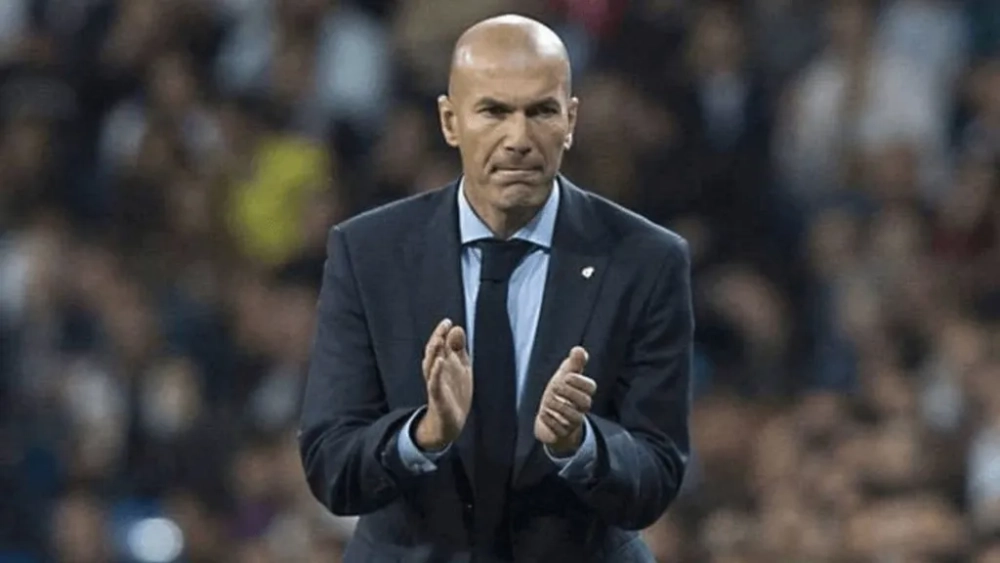 Zinedine Zidane en un partido del Real Madrid. Zinedine Zidane en un partido del Real Madrid.
