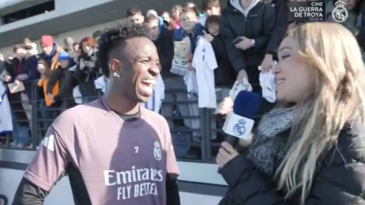 Vinícius Júnior dando declaraciones en Real Madrid TV.