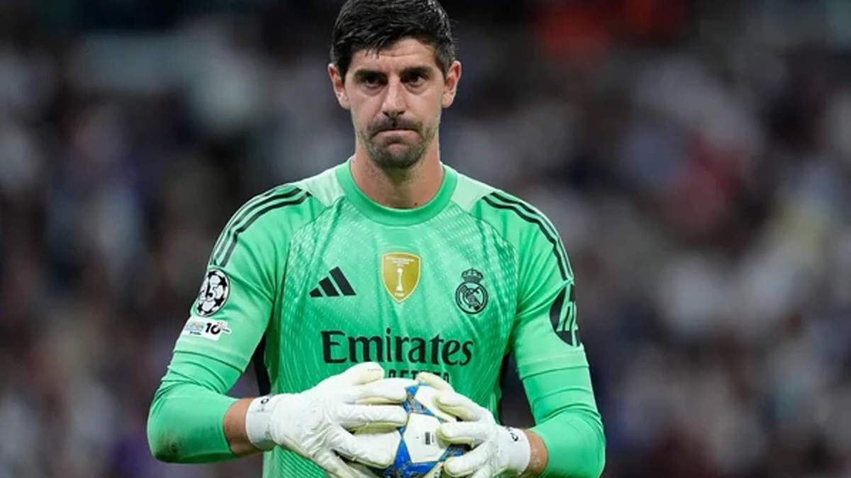 Thibaut Courtois disputando un partido del Real Madrid. 