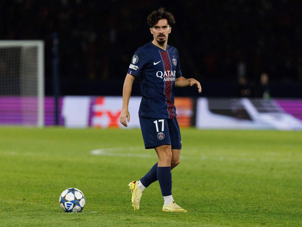 Vitinha jugando un partido con el Paris Saint-Germain. 