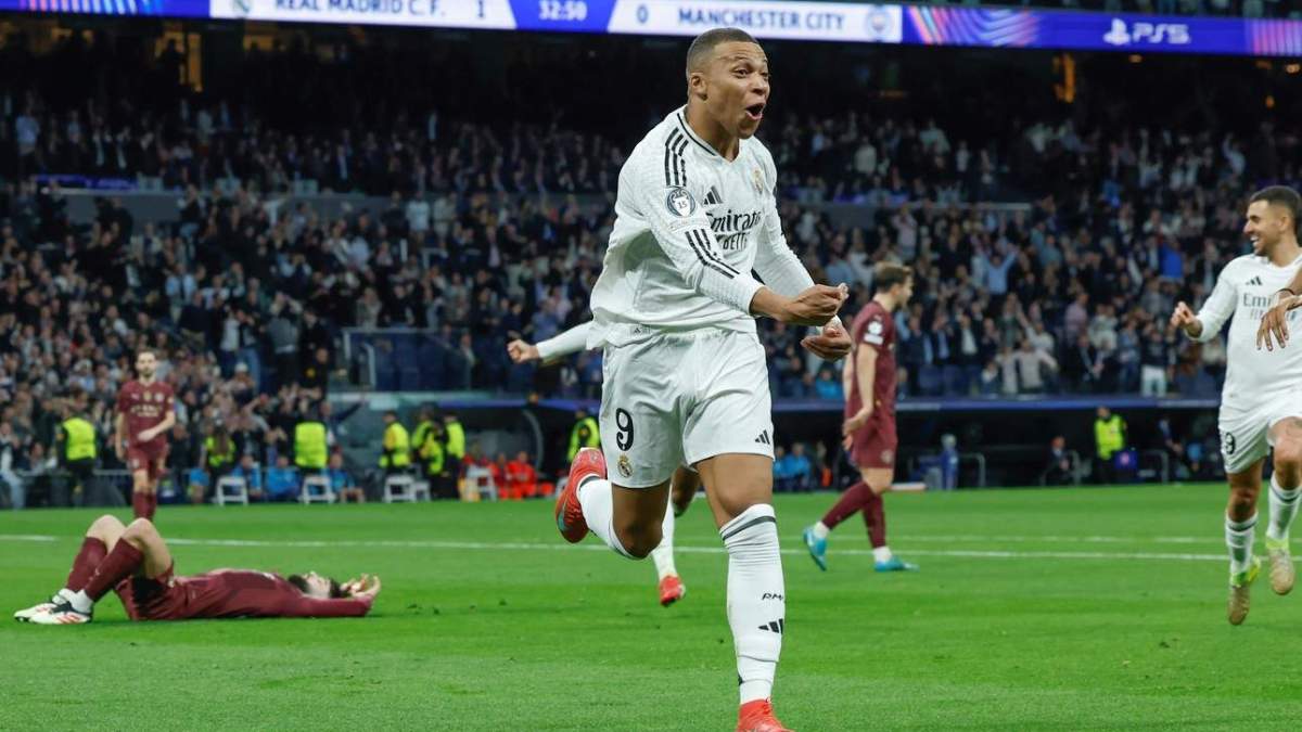 Mbappé celebra uno de los goles de su hat trick al City la pasada Champions