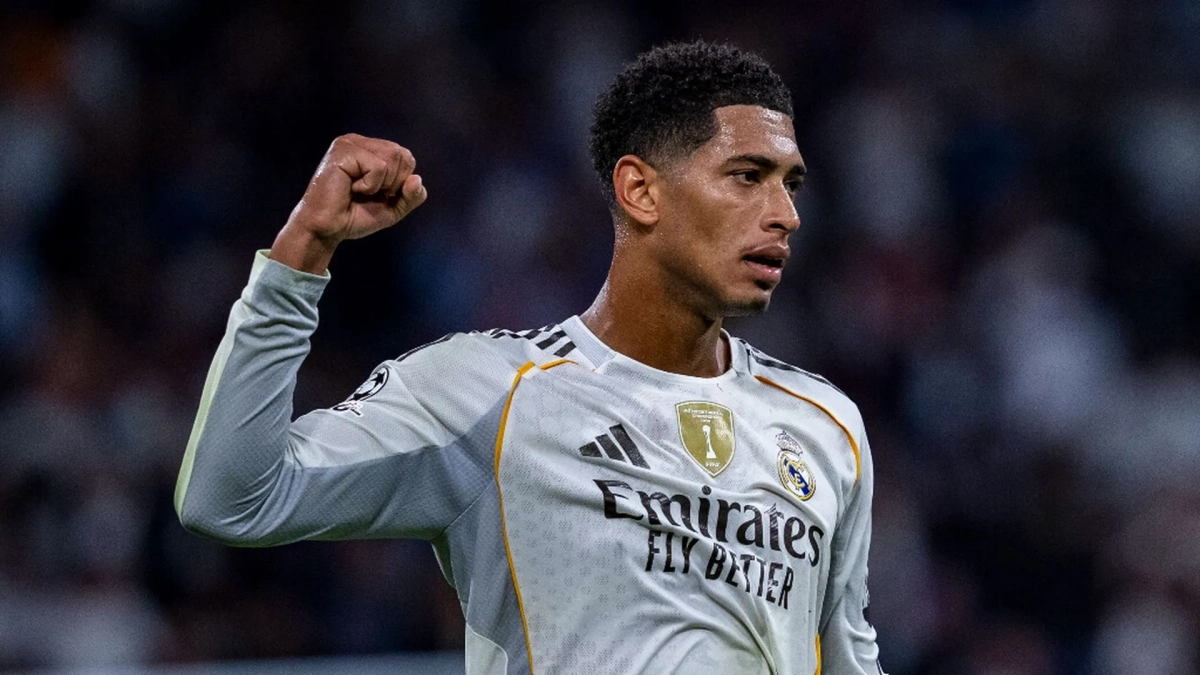 Jude Bellingham jugando un partido con el Real Madrid. 