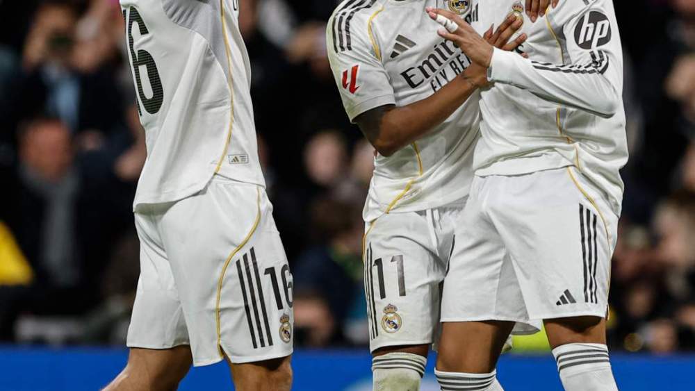 Jugadores del Real Madrid celebrando un gol.