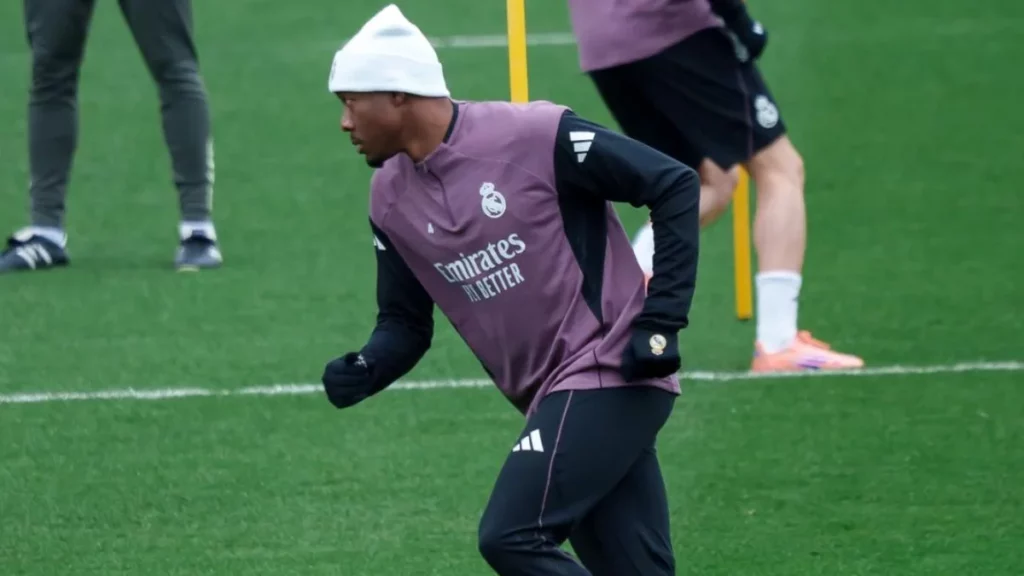 - Qedine David Alaba se ejercita en la Ciudad Real Madrid en Valdebebas.