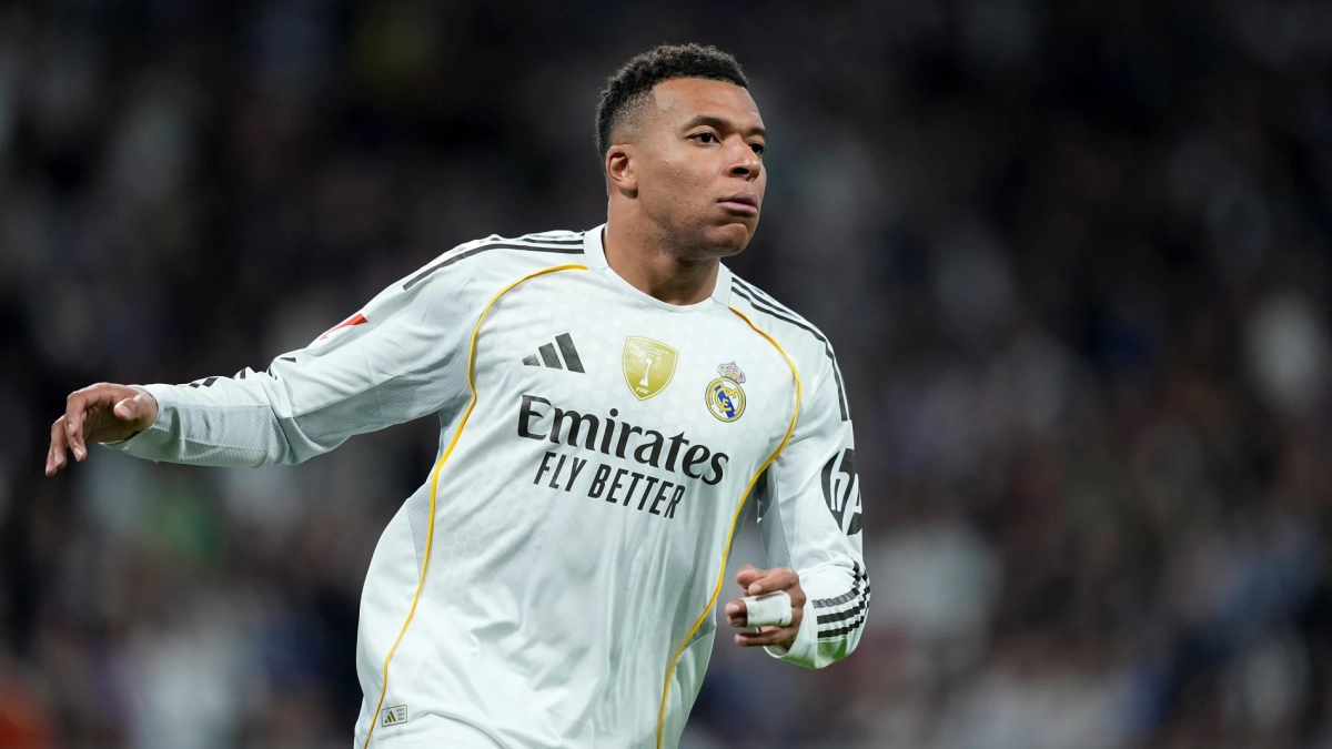Kylian Mbappé jugando un partido con el Real Madrid.