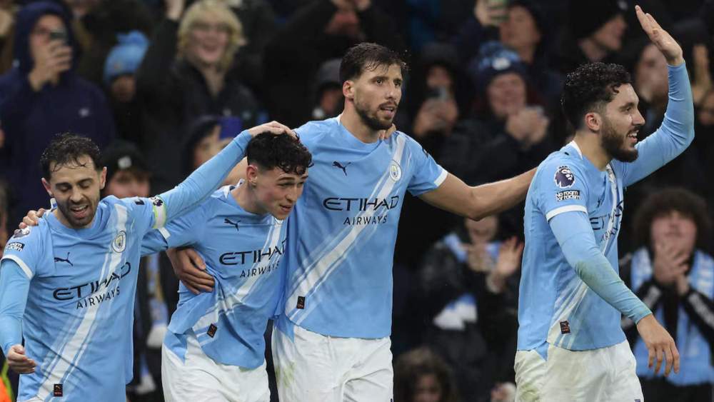 Los futbolistas del Manchester City, celebrando uno de los goles en el partido de Premier del pasado sábado ante el Sunderland. Los futbolistas del Manchester City, celebrando uno de los goles en el partido de Premier del pasado sábado ante el Sunderland.
