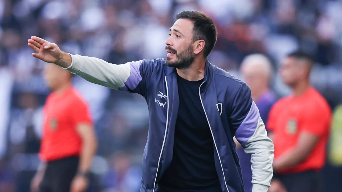 Davide Ancelotti entrenando a Botafogo. 