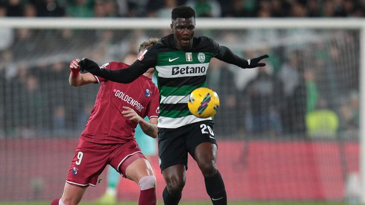 Ousmane Diomande jugando un partido con el Sporting de Lisboa. 