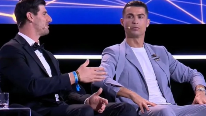 Cristiano Ronaldo y Courtois en la gala de los Globe Soccer Awards