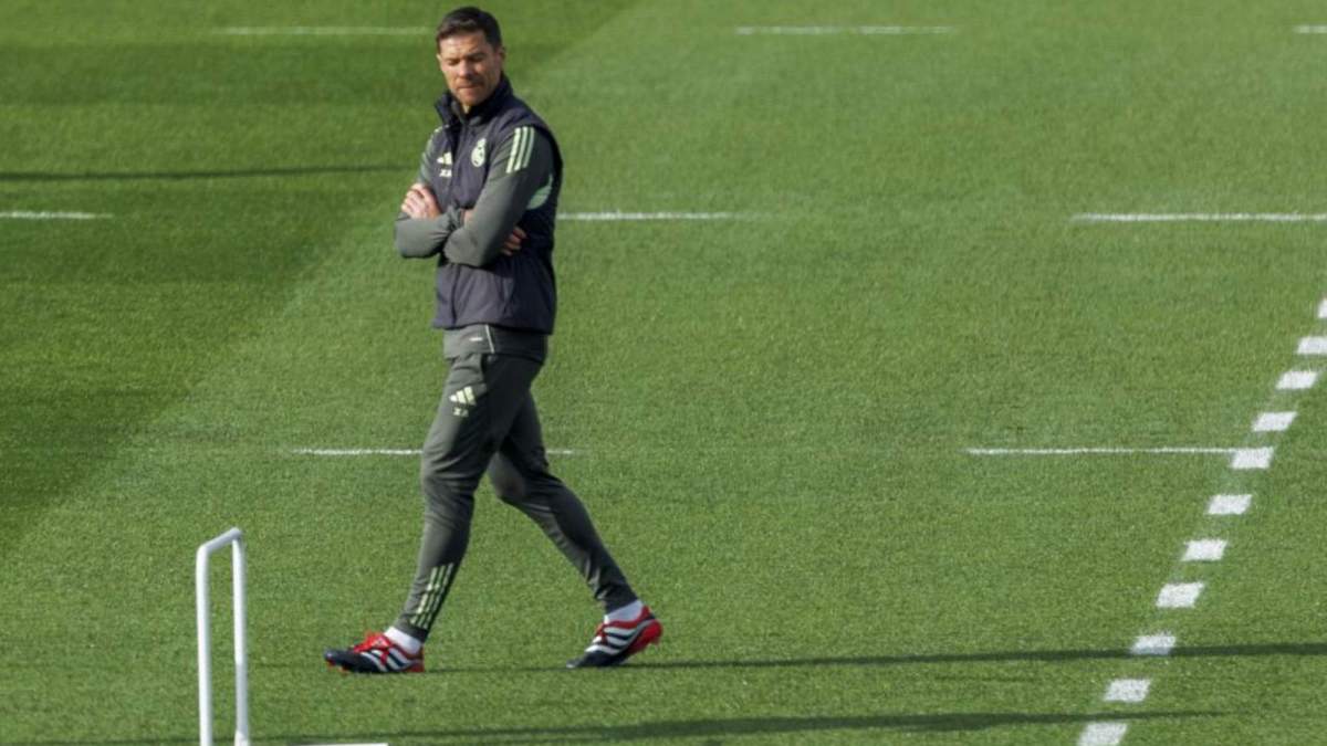 Xabi Alonso durante un entrenamiento en Valdebebas Xabi Alonso durante un entrenamiento en Valdebebas