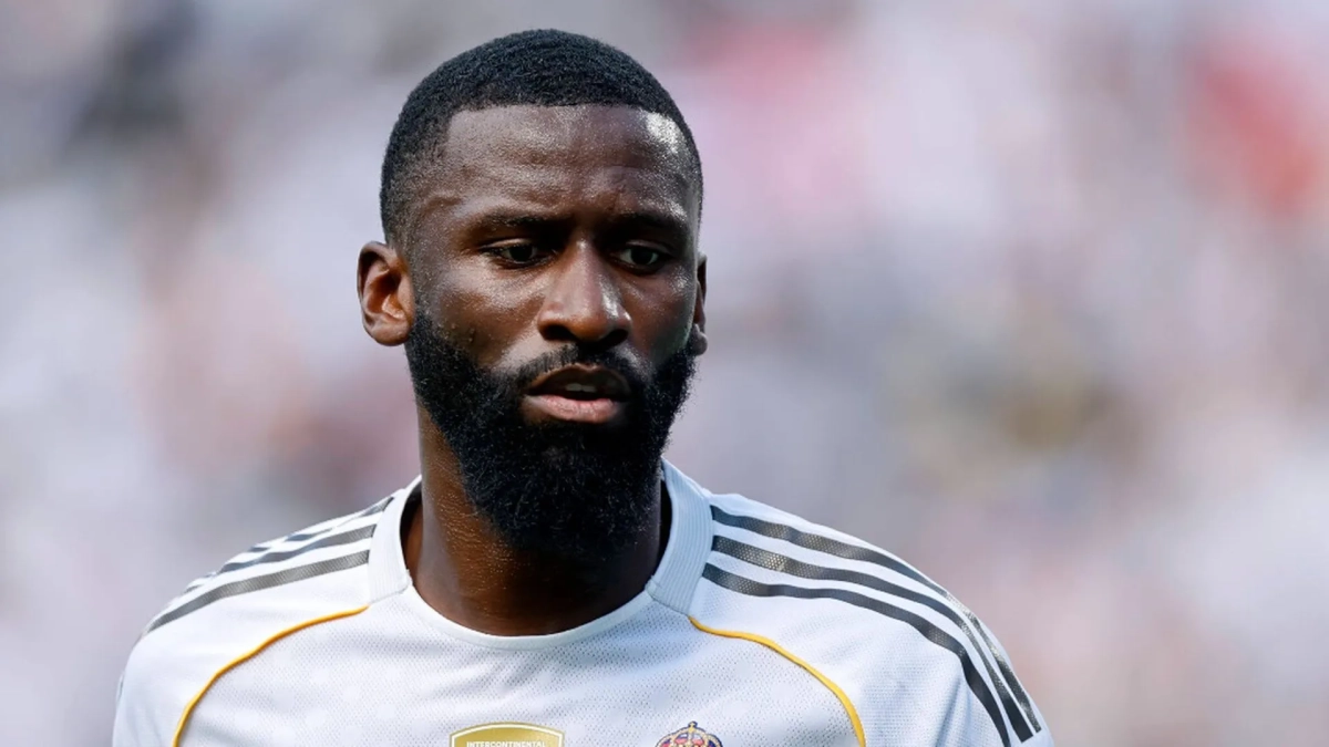 Antonio Rüdiger jugando un partido con el Real Madrid. 