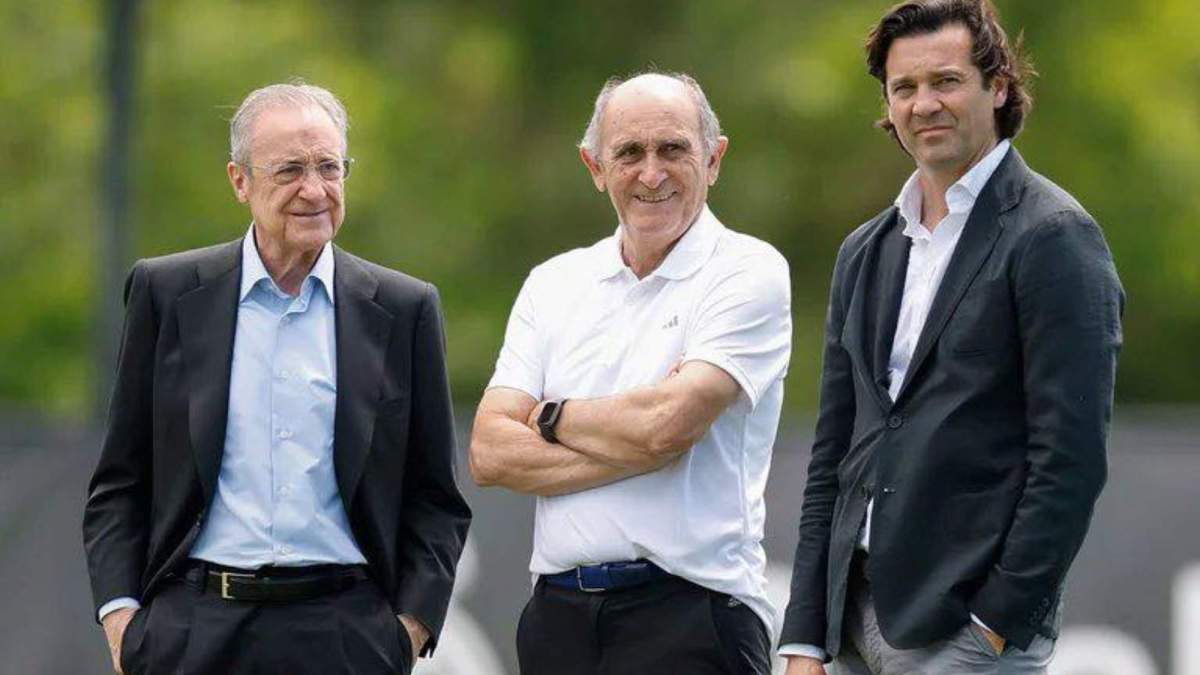 Florentino Pérez, junto al presidente de Honor del Real Madrid, José Martínez Sánchez Pirri, y Santiago Solari. Florentino Pérez, junto al presidente de Honor del Real Madrid, José Martínez Sánchez Pirri, y Santiago Solari.