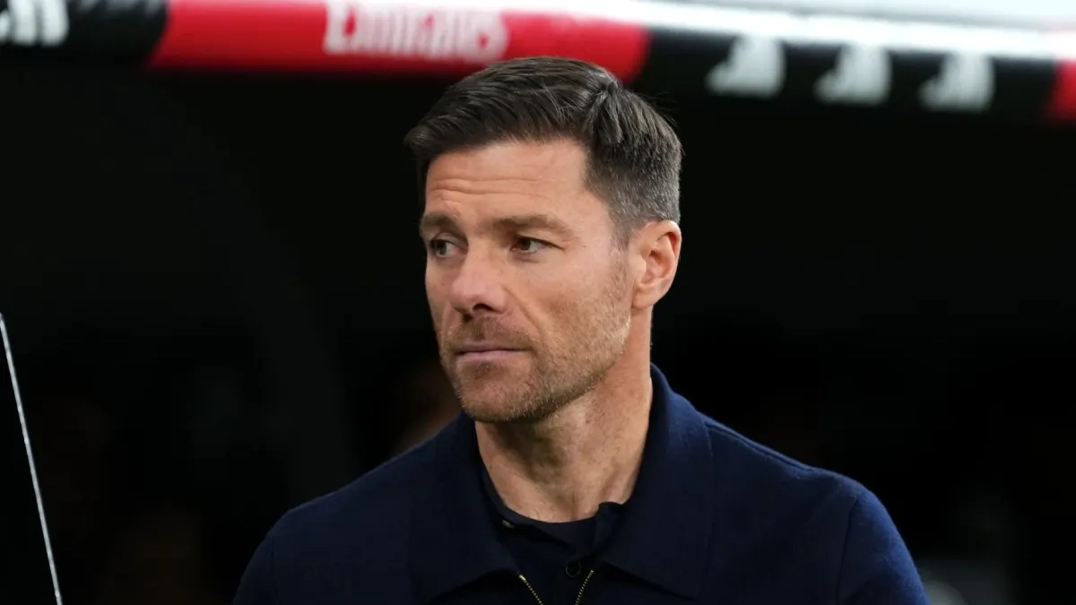 Xabi Alonso en el banquillo de un partido del Real Madrid.