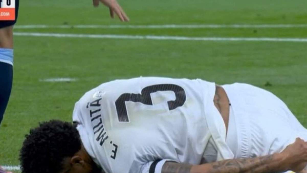 Militao en el momento de su lesión en el partido contra el Celta