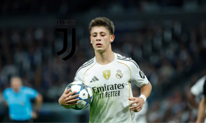 Arda Güler y el escudo de la Juventus. 