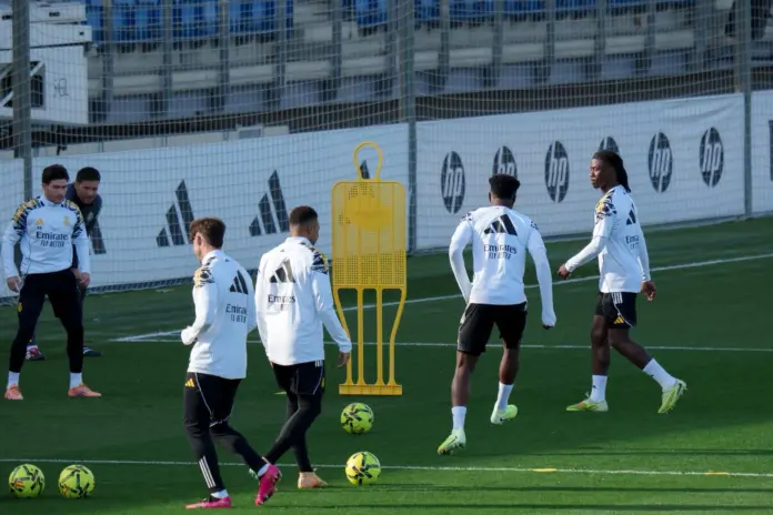  Camavinga y Huijsen, protagonistas del último entrenamiento antes de recibir al Celta

