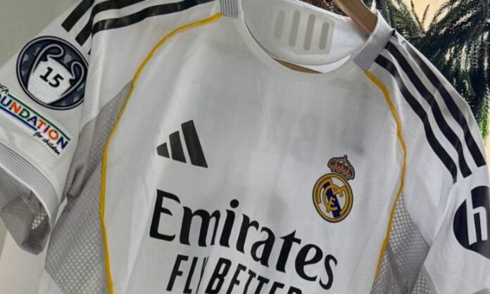 La camiseta del Real Madrid es la más vendida en el último año.