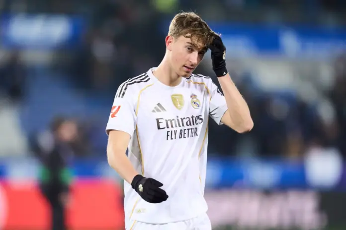  Dean Huijsen entra en una espiral negativa en el Real Madrid

