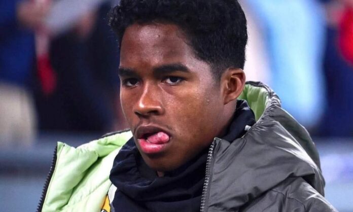 El padre de Endrick estalla tras la expulsión de su hijo sin jugar ni un solo minuto 