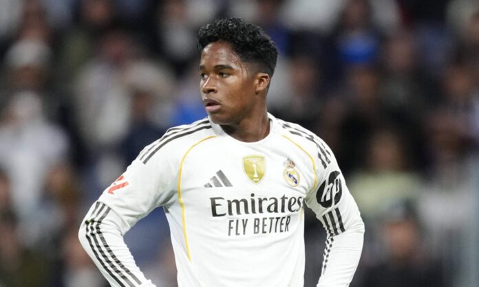 Endrick jugando un partido con el Real Madrid. 