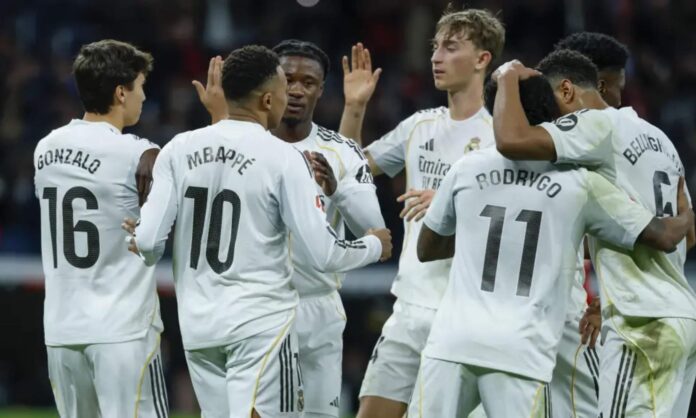 Algunos jugadores del Real Madrid, celebrando un gol durante un partido de este curso.