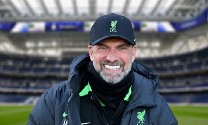 Jürgen Klopp con el chándal del Liverpool y el Santiago Bernabéu.