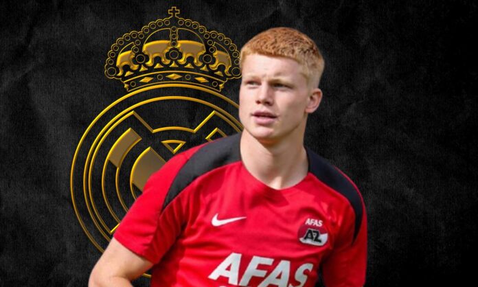 Kees Smit y un wallpaper del Real Madrid.