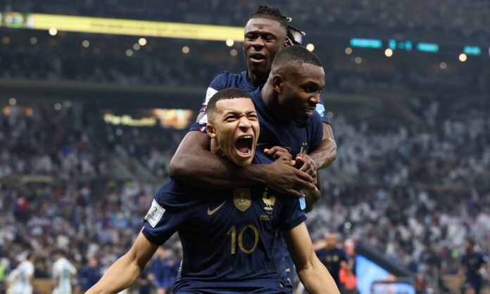Kylian Mbappé celebrando un gol con Francia en el Mundial. 