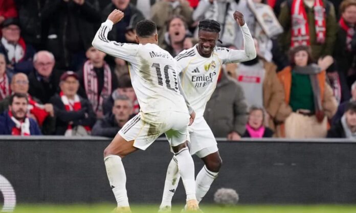 Kylian Mbappé y Eduardo Camavinga, celebrando el segundo gol del Real Madrid contra el Athletic.