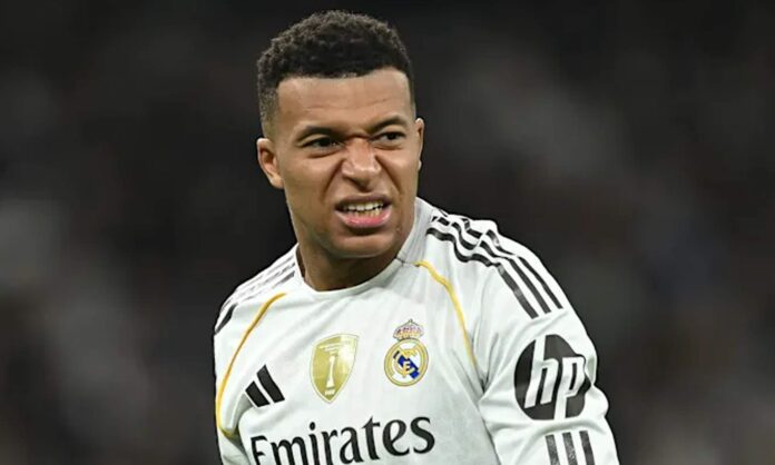 Kylian Mbappé jugando un partido con el Real Madrid. 