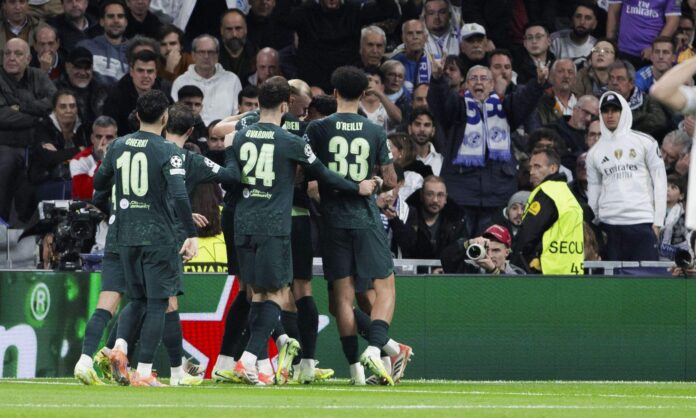Jugadores del Manchester City celebrando un gol. 
